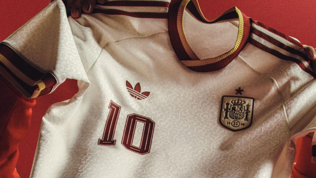 スペイン代表、W杯に向けた新アウェイユニフォーム発表!華やかな装飾で「文学」をたたえる – Qoly-Sports&the Style 画像1: Spain 2026 adidas Away