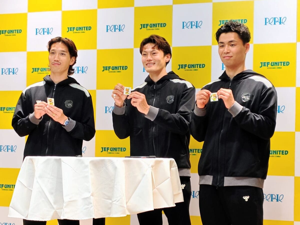千葉県千葉市・ペリエ千葉、2026年4月24日（金）～2026年5月10日（日）ジェフユナイテッド市原・千葉J1昇格記念第2弾「GW限定！ジェフ オリジナルステッカー プレゼントキャンペーン」（2026年4月19日のイベントの様子・呉屋大翔選手、津久井匠海選手、松村拓実選手）