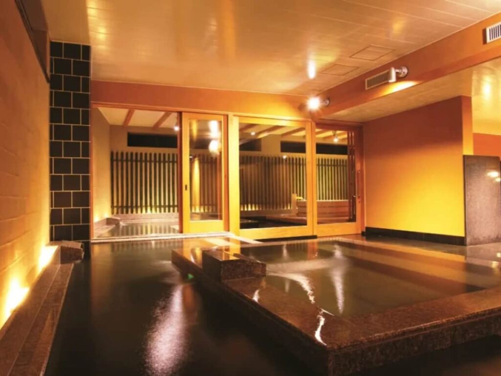 【鳥取県の人気日帰り温泉】「皆生ホテル 温泉『汐の湯』」は、日本海を望むオーシャンビューの展望風呂が自慢の施設。源泉を断続的に注入する「循環ろ過式」でリラックス - All About ニュース