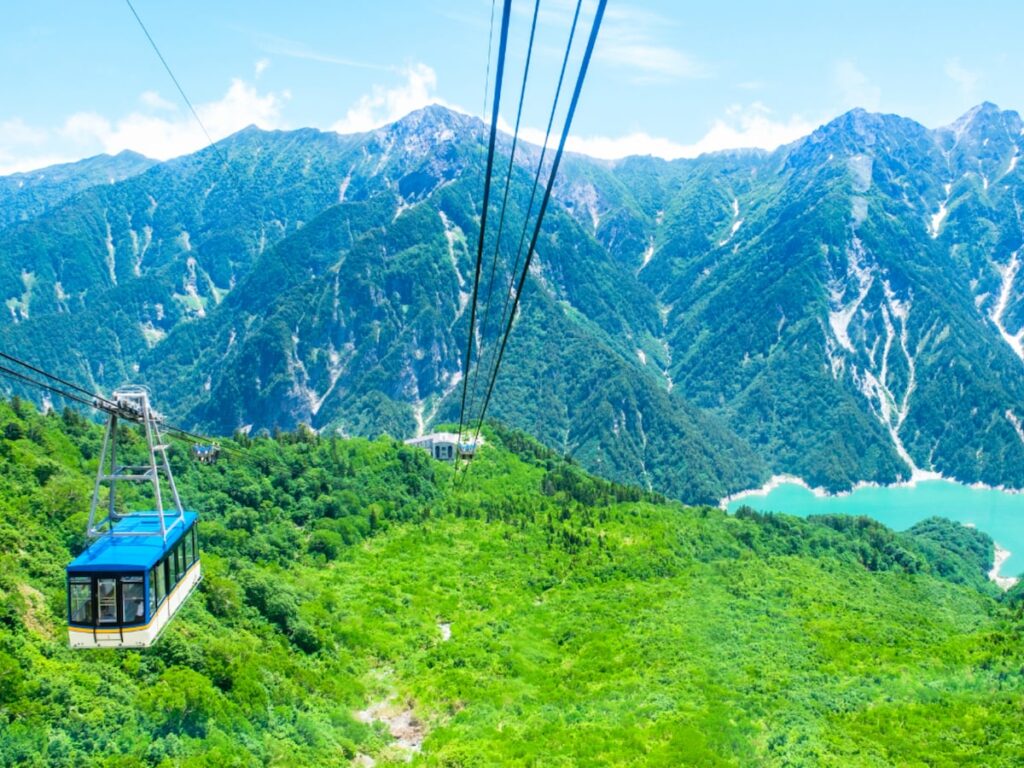 春に行きたいと思う「富山県の旅行先」ランキング！ 2位「立山ロープウェイ」を抑えた1位は？【2026年調査】 - All About ニュース