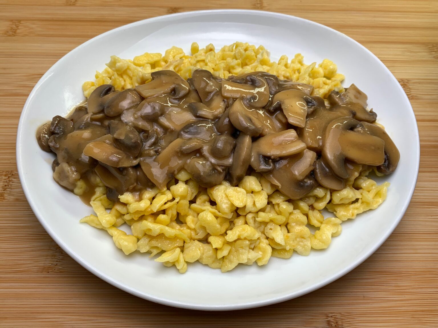 フレッシュシュペッツレにキノコソース