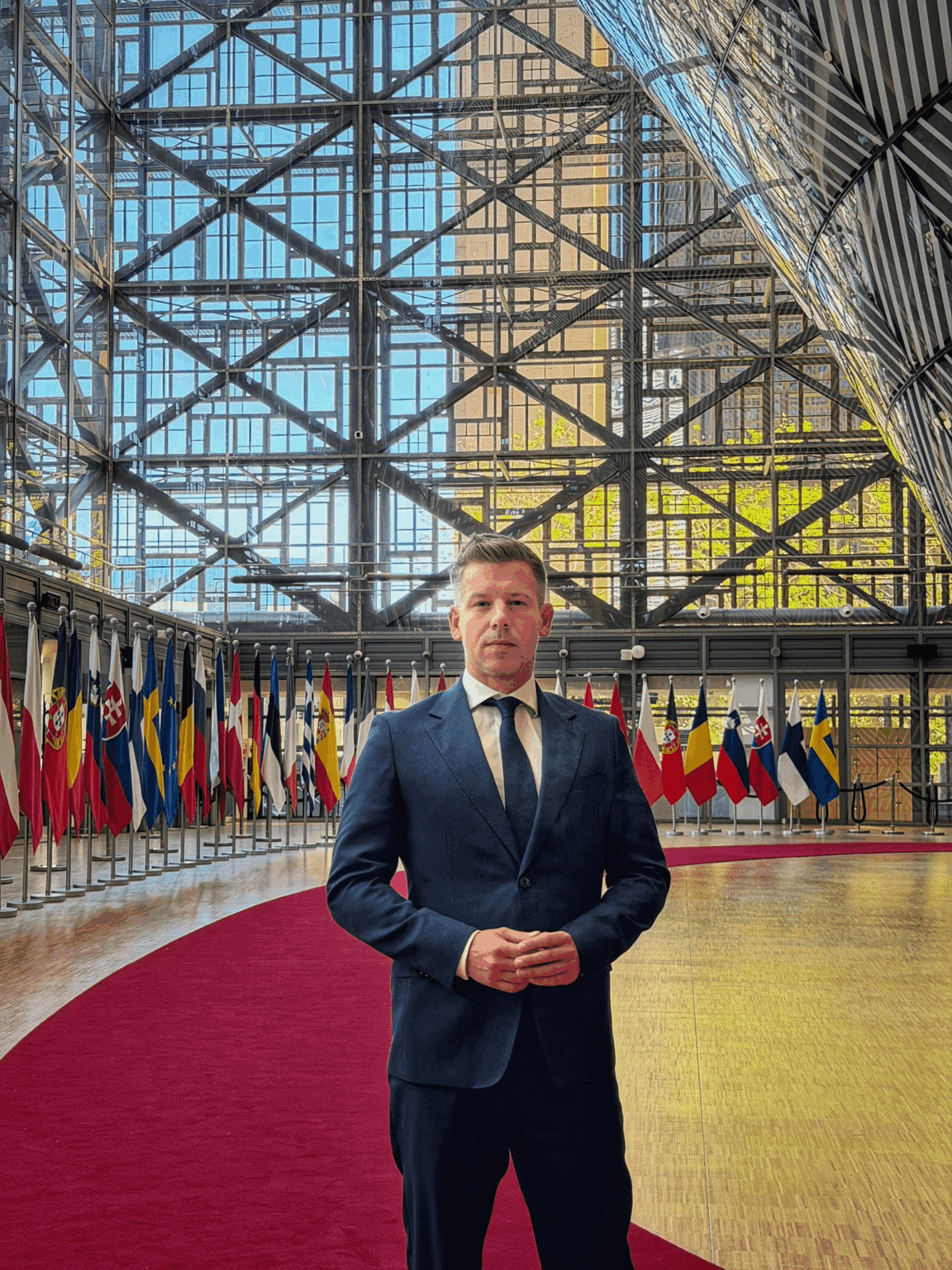 ペテル・マジャール: ペテル・イン・ダ・ハウス。ブリュッセル、ヨーロッパの建物、国家元首と政府首脳会議の場所。