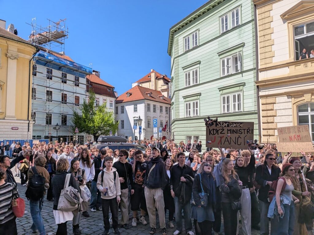 今日の学生デモンストレーション