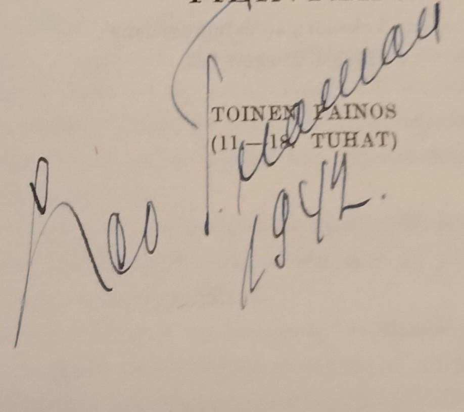 本のページに書かれている名前は何ですか?