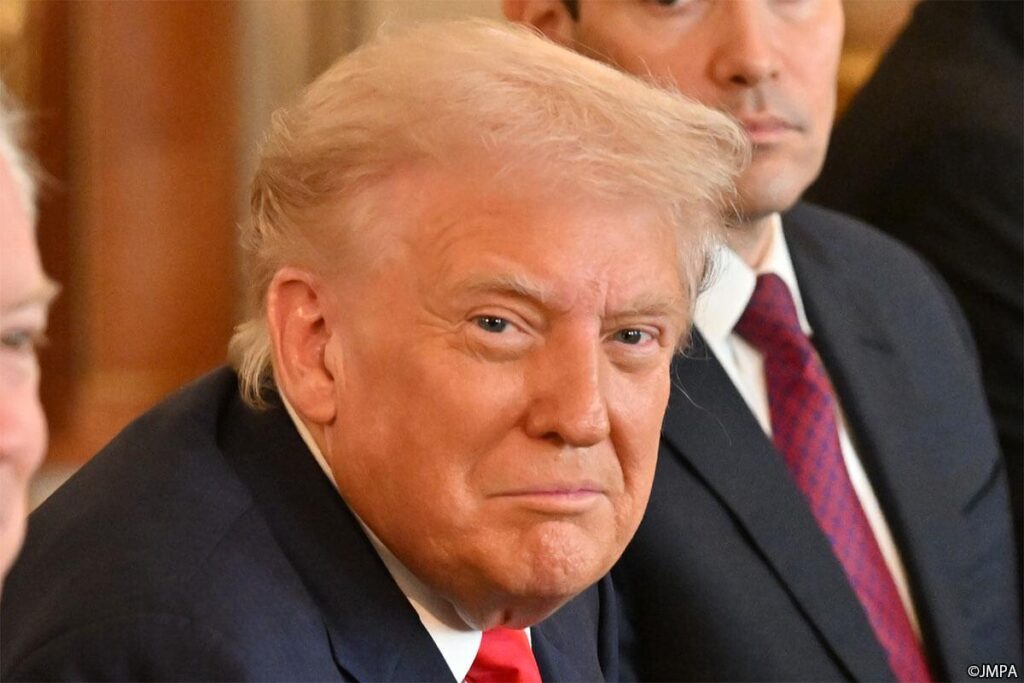 トランプ氏「支持率低下」が止まらない 「中東戦争で大儲け」疑惑、共和党の苦戦必至、経済急停滞リスク…“暴走”を止められる唯一の存在は ― 米国リセッション入りの確率は上昇