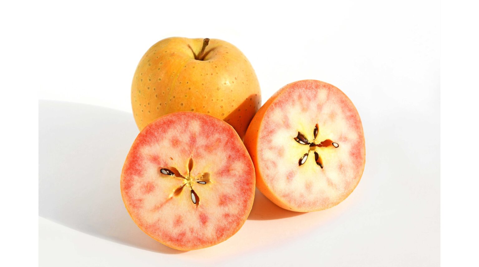 【ブランジェ浅野屋】長野県が誇る希少な赤い果実のりんご 『信州産赤い果実のアップルパイ』発売 | 株式会社浅野屋