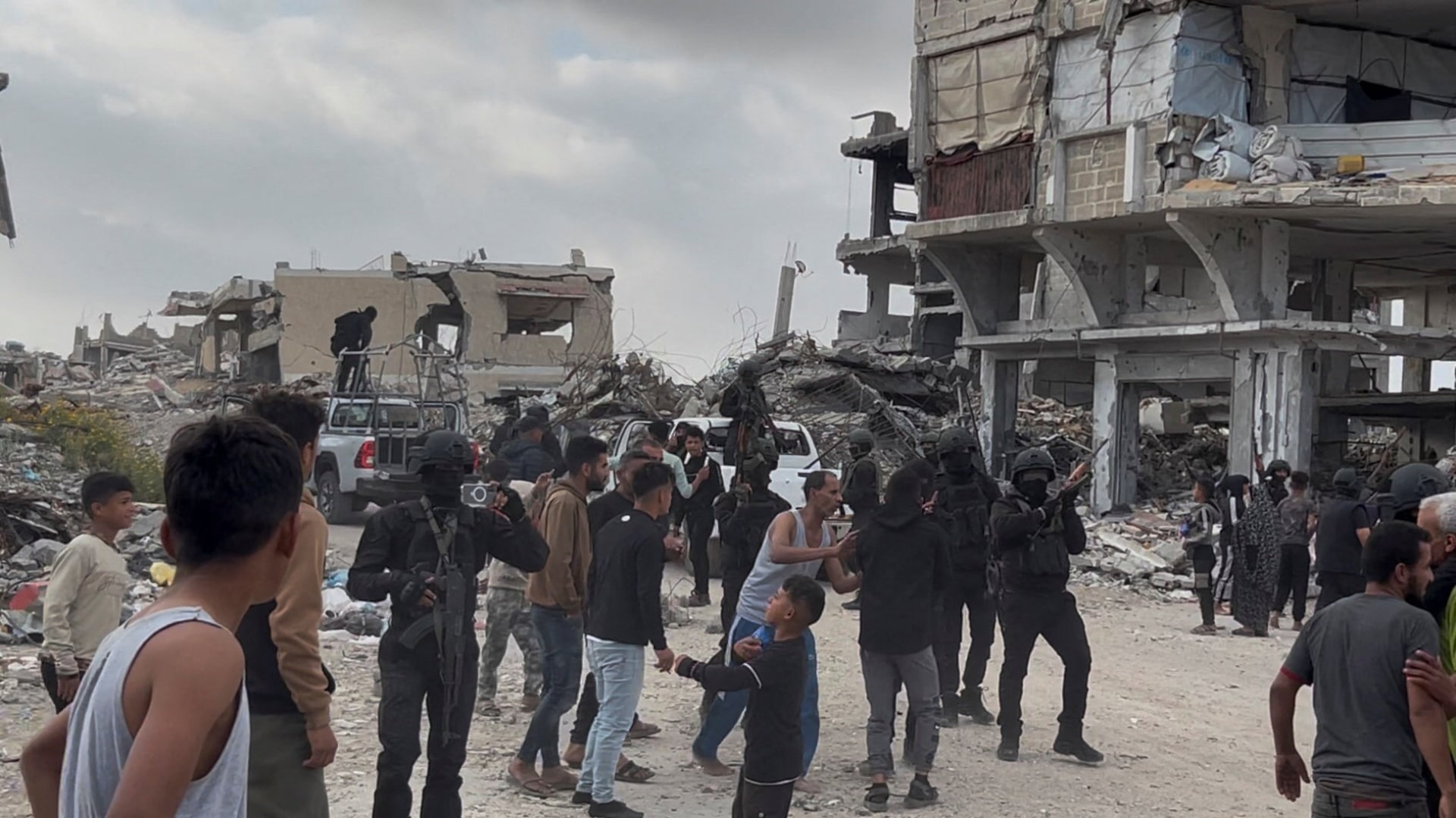 ガザでイスラエル空爆、2人死亡　ハマスと親イスラエル民兵も衝突