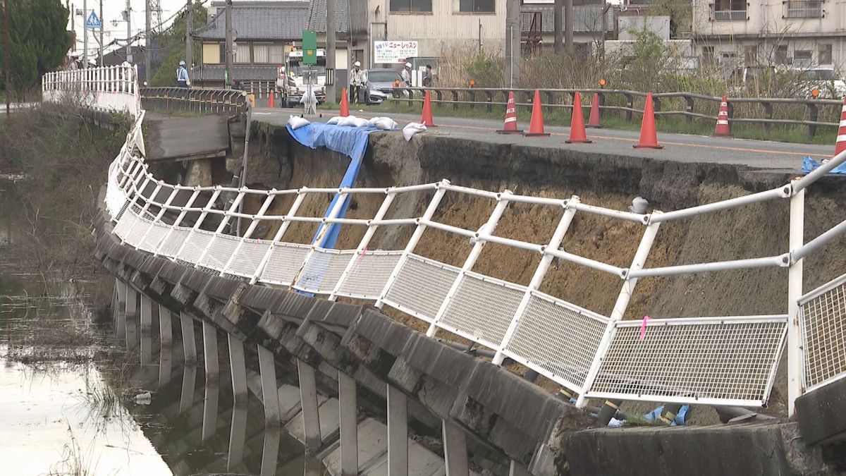 兵庫・加古川市で県道の一部が約70m崩落　9日からの雨の影響か　2月に‟ひびや沈み”確認で通行規制　けが人なし