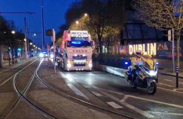 数百人のガルダイが夜間作戦でオコンネル・ストリートとM50から燃料抗議活動参加者を排除