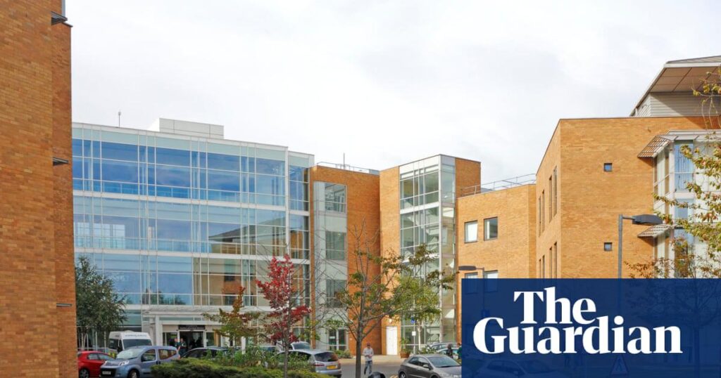 トルコの歯科受診で歯が抜けた男性が自殺、英国の検死審理で判明