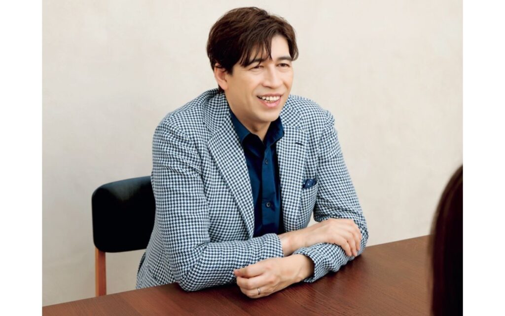 チームOggiイチの人見知りに、サッシャさんならどう接する!?【大人のスマート会話術・実践編】 | Oggi.jp