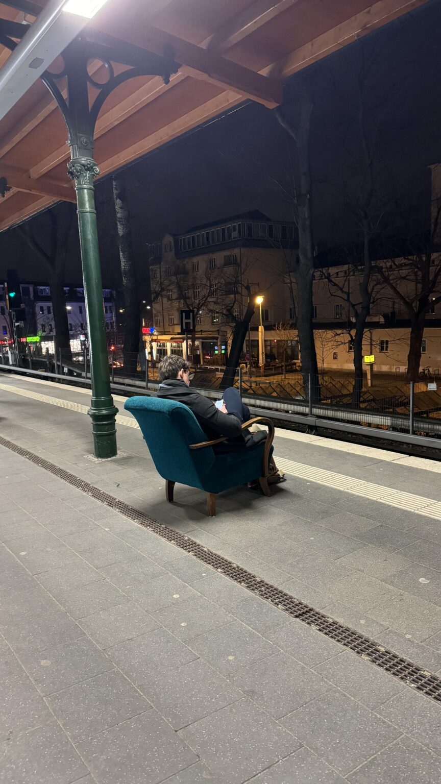 ベルリンの駅で発見 [OC]