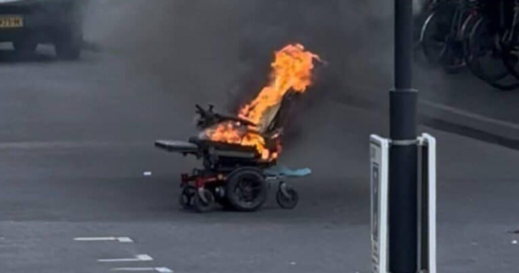 電動車椅子の男に放火、刑事が捜査開始