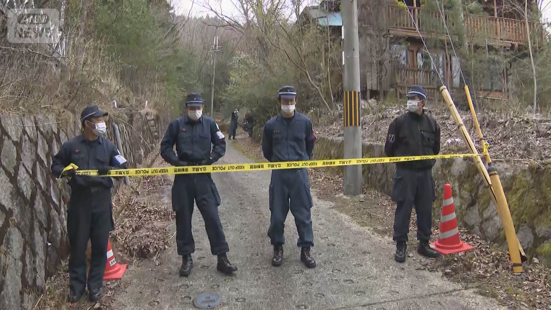 警察が自宅付近の山中を捜索