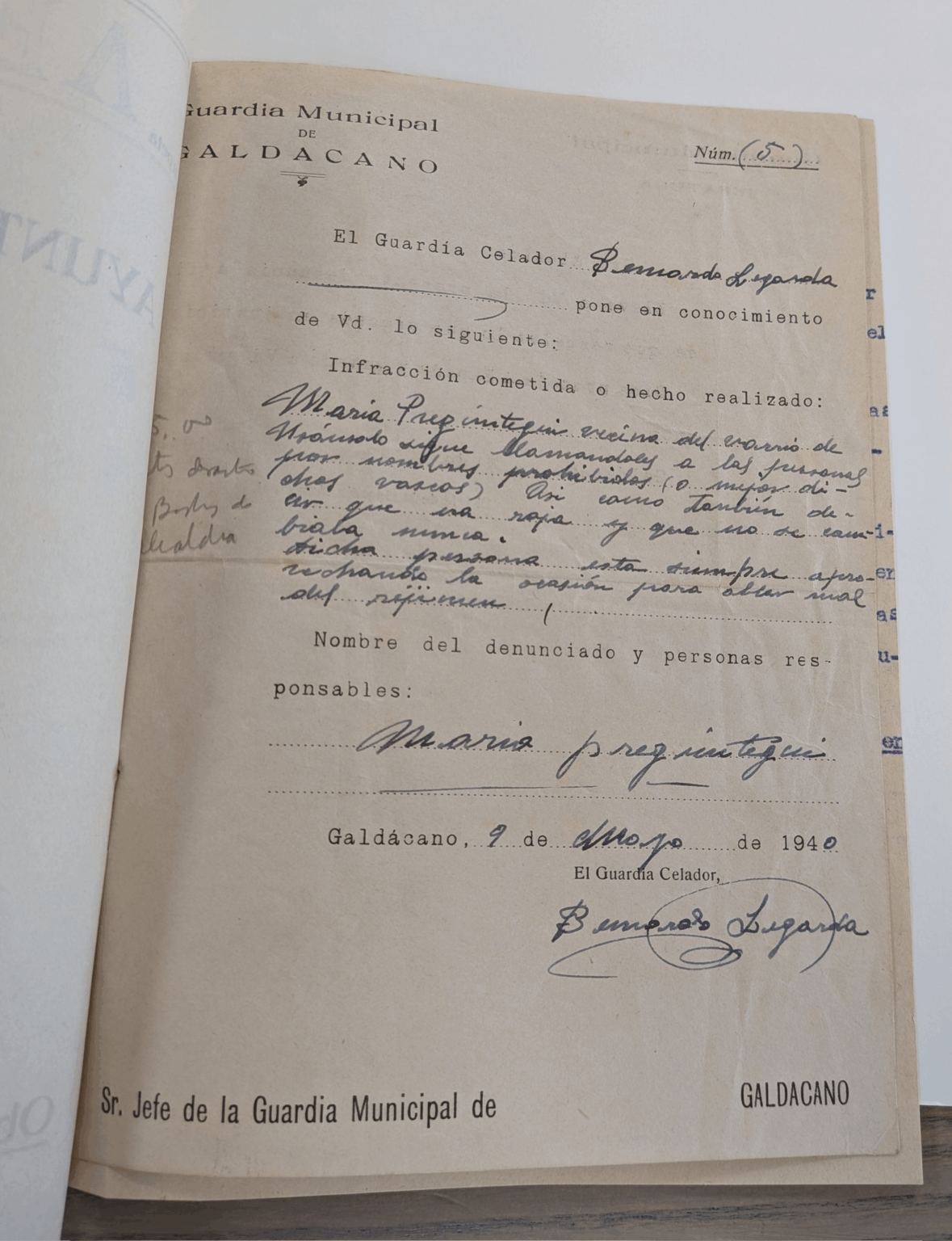 ウサンソロ（ガルダカオ）の隣人は、「人々を禁止された名前（というかバスク語）で呼び続け」、「彼女は真っ赤で、変わるつもりはなかった」と発言したことを非難した。 1940年、独裁政権の真っただ中。