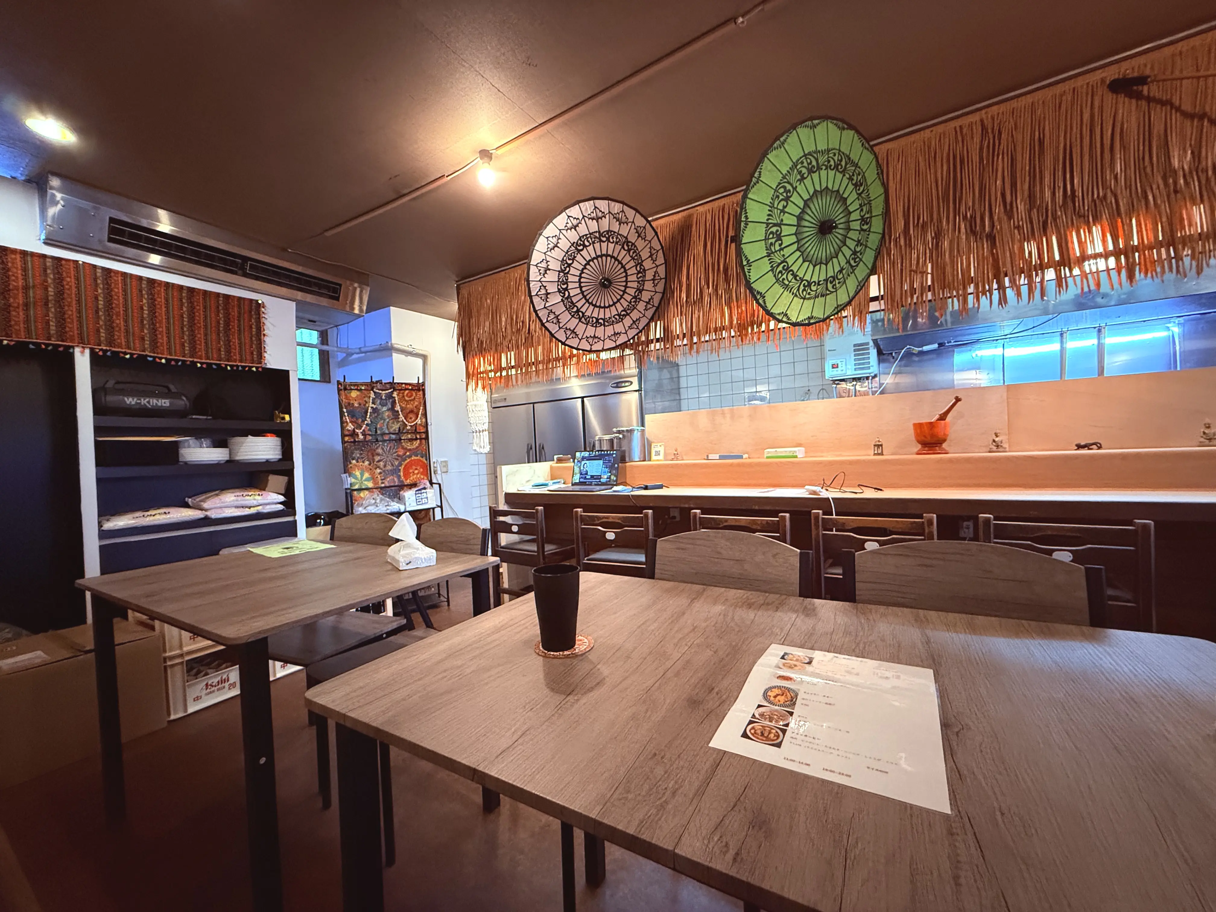 2026年4月11日に天神橋通商店街にオープンした「ミャンマー料理 (ア メイ エイン) 母の味」の店内の様子