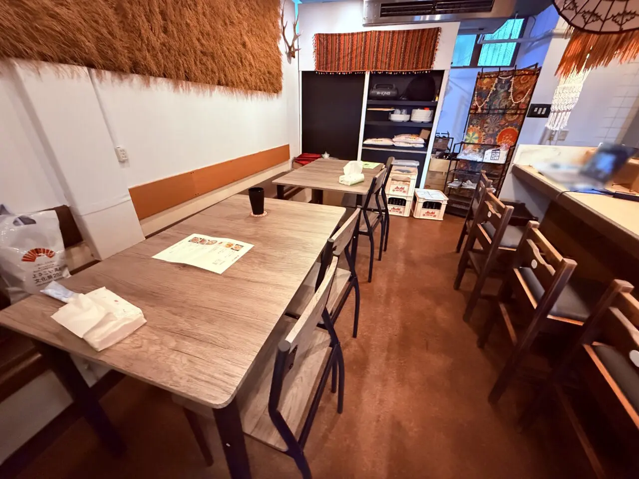 2026年4月11日に天神橋通商店街にオープンした「ミャンマー料理 (ア メイ エイン) 母の味」の店内の様子