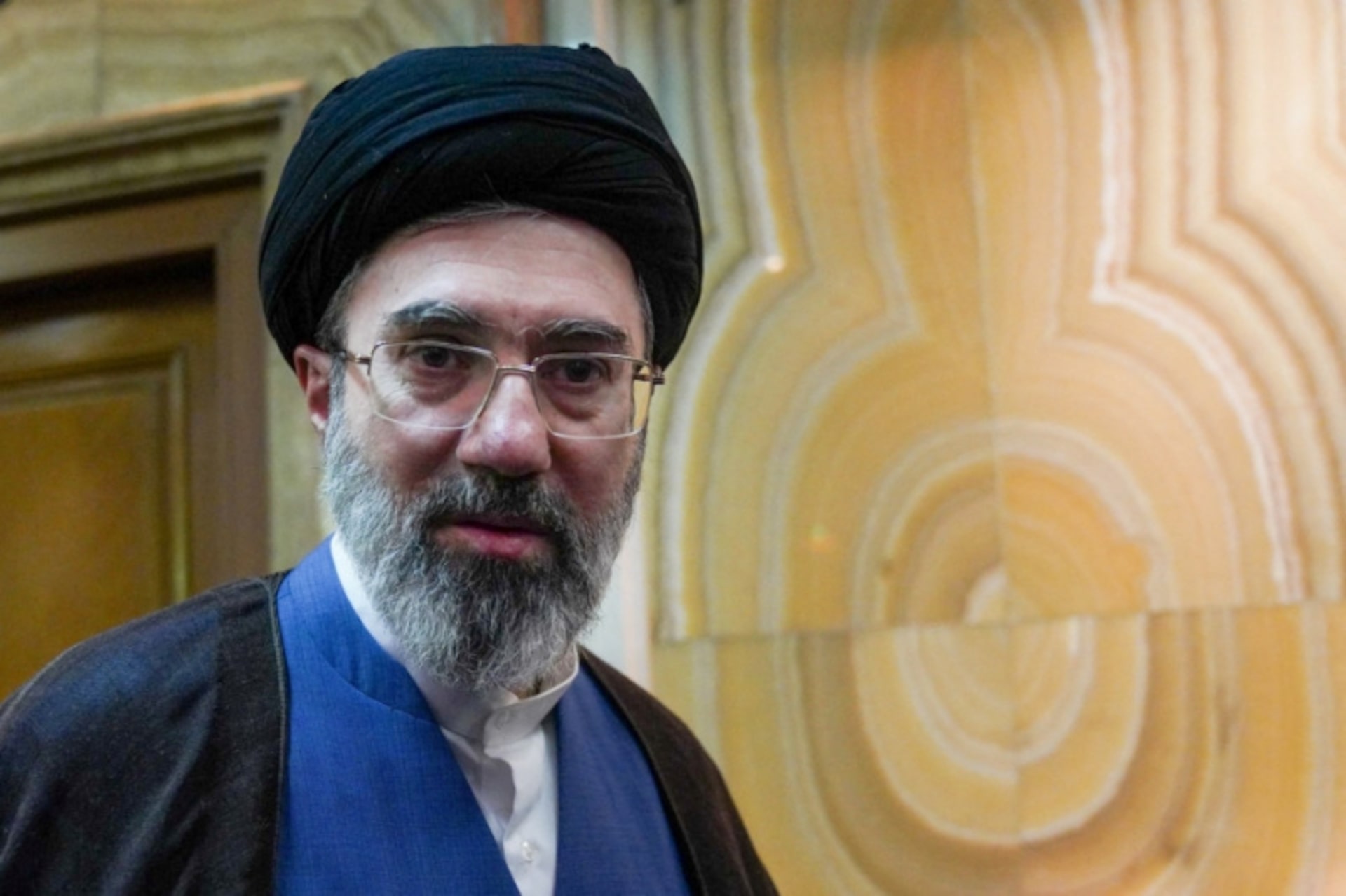 イラン最高指導者、顔と足の負傷回復途上 主要問題の意思決定に関与と関係筋