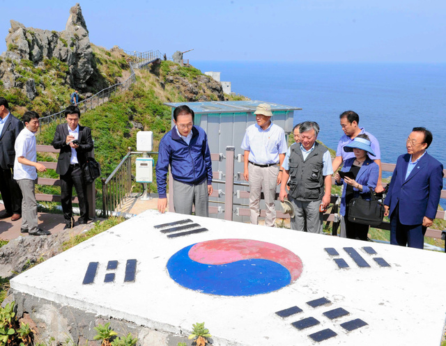 Issue became pressing matter again after decision by Constitutional Court of Korea：朝日新聞