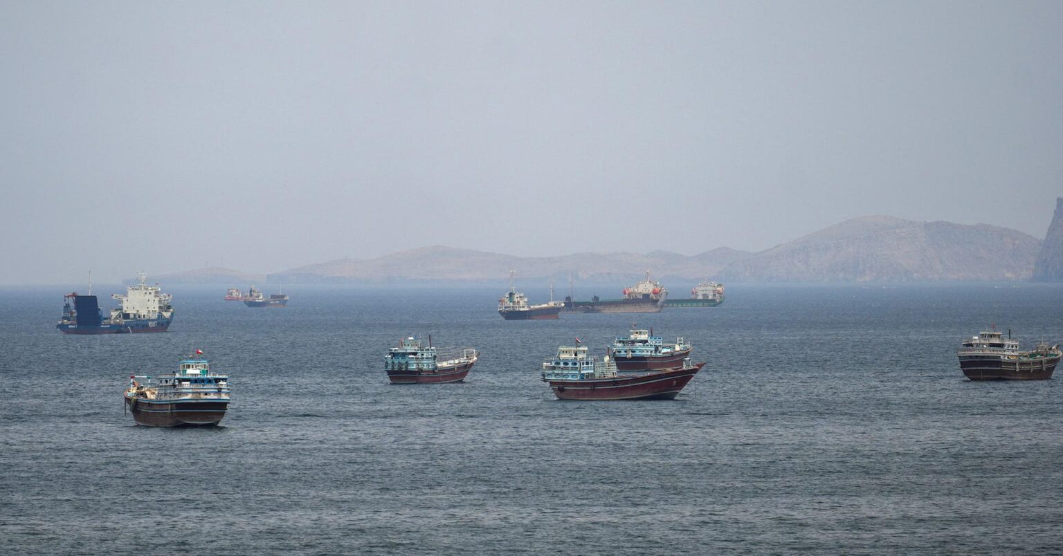 トランプ大統領の攻撃停止を受け、イランがホルムズ海峡で船舶を拿捕