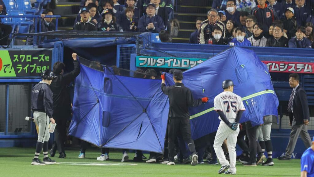 バット直撃の球審、手術受け治療中 NPB「重大事案として受け止め」 - 産経ニュース