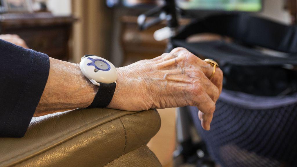 男(24)、高齢者強姦と暴行の罪で懲役8年