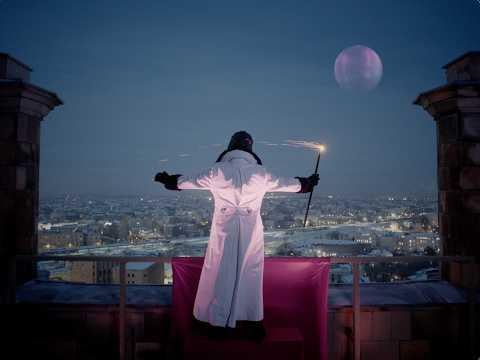 ライバッハ氏は科学アカデミーでビデオを撮影した