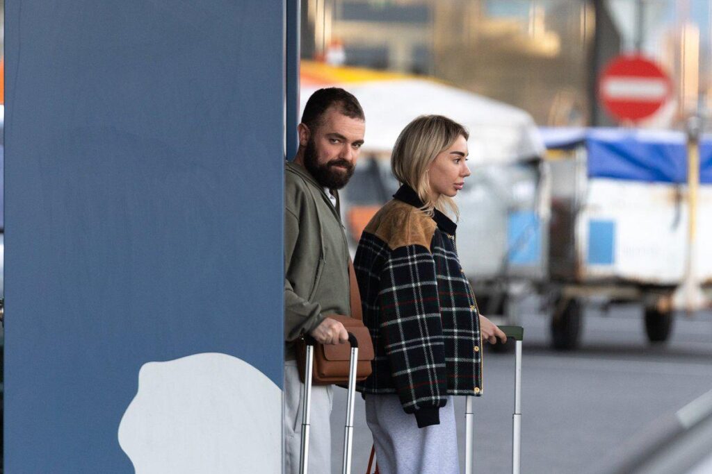 独占写真 |電話詐欺の首謀者が釈放され、プライベート飛行機でエストニアを出国