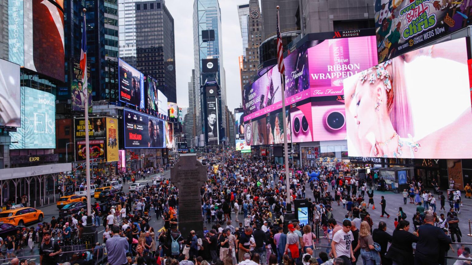 米国の観光客数は中国の半分以上：世界的に観光客はブームだが、トランプ大統領の国は400万人の観光客を失った（12万人近くのフランス人を含む）