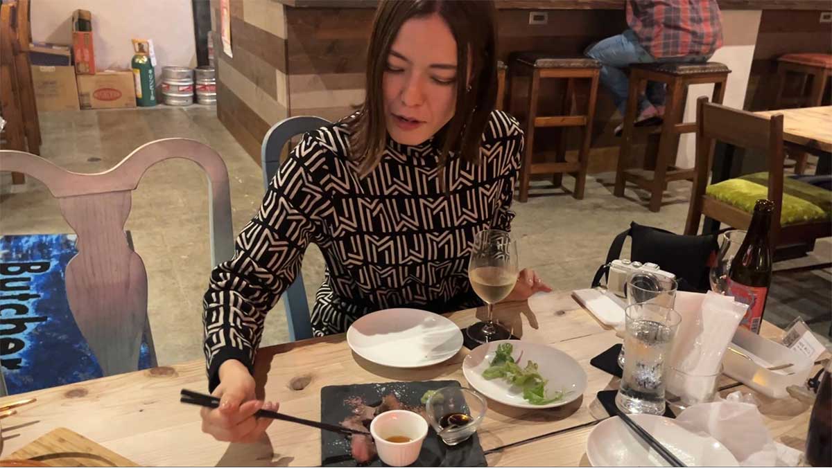 KOZAの夜はせんべろだけじゃない。気分はドイツ、そしてフランス！？Butcher Grill&Barでオトナ女子会。〜喜友名ひとみの酒場巡り〜（沖縄市）