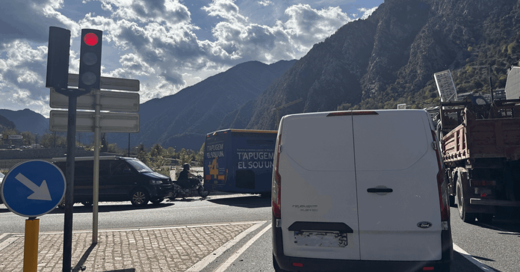 交通混乱事故を起こした運転手を逮捕