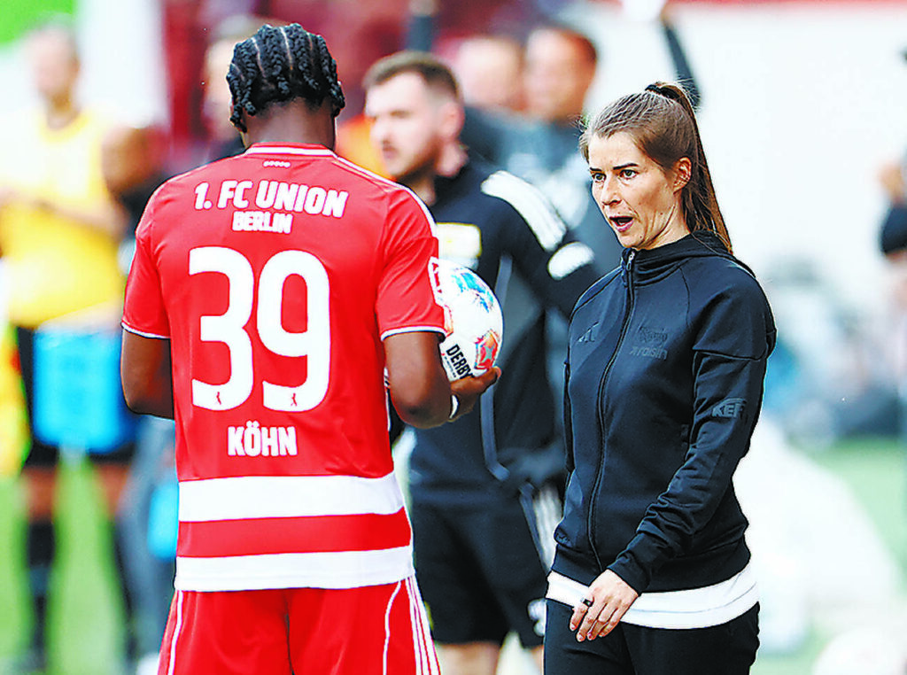【やさしい英語】欧州サッカー5大リーグ初の女性監督、ドイツで誕生　今季限りの暫定指揮 | 朝日ウイークリーデジタル(Asahi Weekly DIGITAL)日本語解説付きで読めて聴ける英字新聞