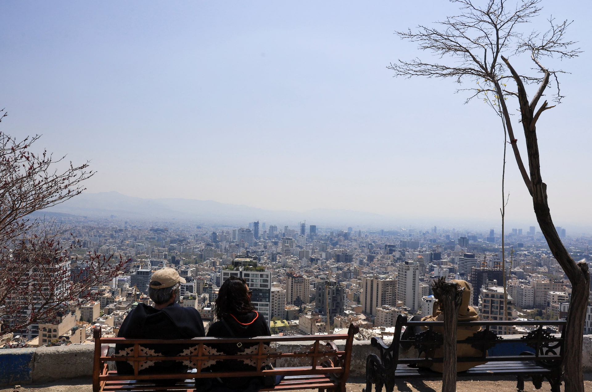 イラン、鉄鋼製品輸出を5月末まで停止　攻撃で施設損傷