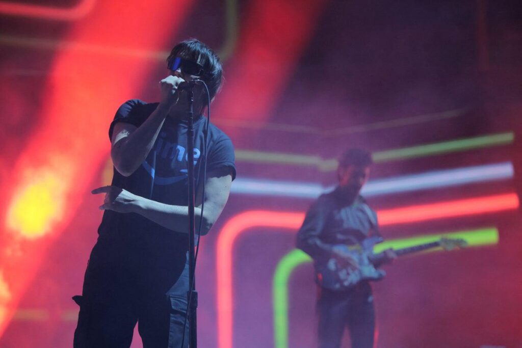 ザ・ストロークス、米国政府を非難する激しい政治ビデオでコーチェラ公演を終了