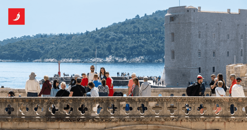 第 1 四半期の宿泊者数は 300 万人を超え、観光客の伸びは前年比で最大 9%