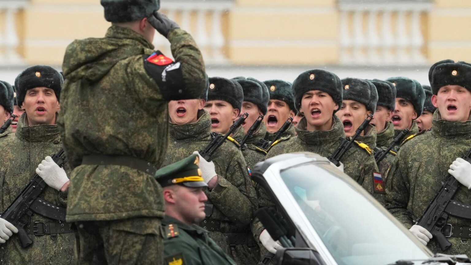 ウクライナ戦争中、ロシアは軍装備なしで戦勝記念日のパレードを開催