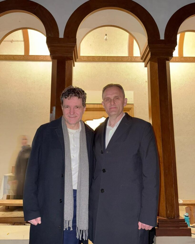 フォトギャラリー |ニクショール・ダン、聖金曜日にプラホワPSD院長とともに修道院にて／大統領はアドリアン・ナスターゼの邸宅であるコルヌの町を訪問