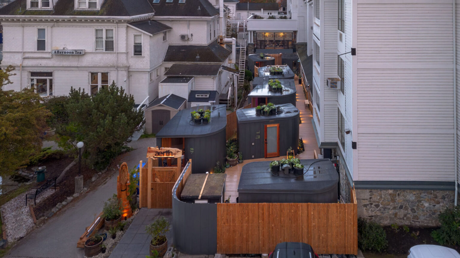 都市の隙間に生まれたカナダの木造サウナビレッジ〈Aerth Saunas〉Hello Wood – TECTURE MAG(テクチャーマガジン) 〈Aerth Saunas〉Hello Wood