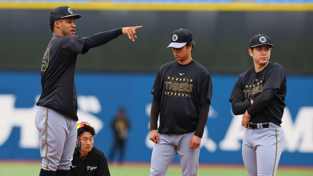 阪神投手陣が16失点から一夜明け異例の2日連続マウンドチェック　モレッタはホームに向けて指をさす様子も - サンスポ