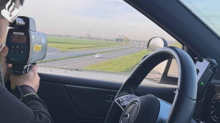 運転指導員が学生に高速運転を要求、運転免許証を剥奪