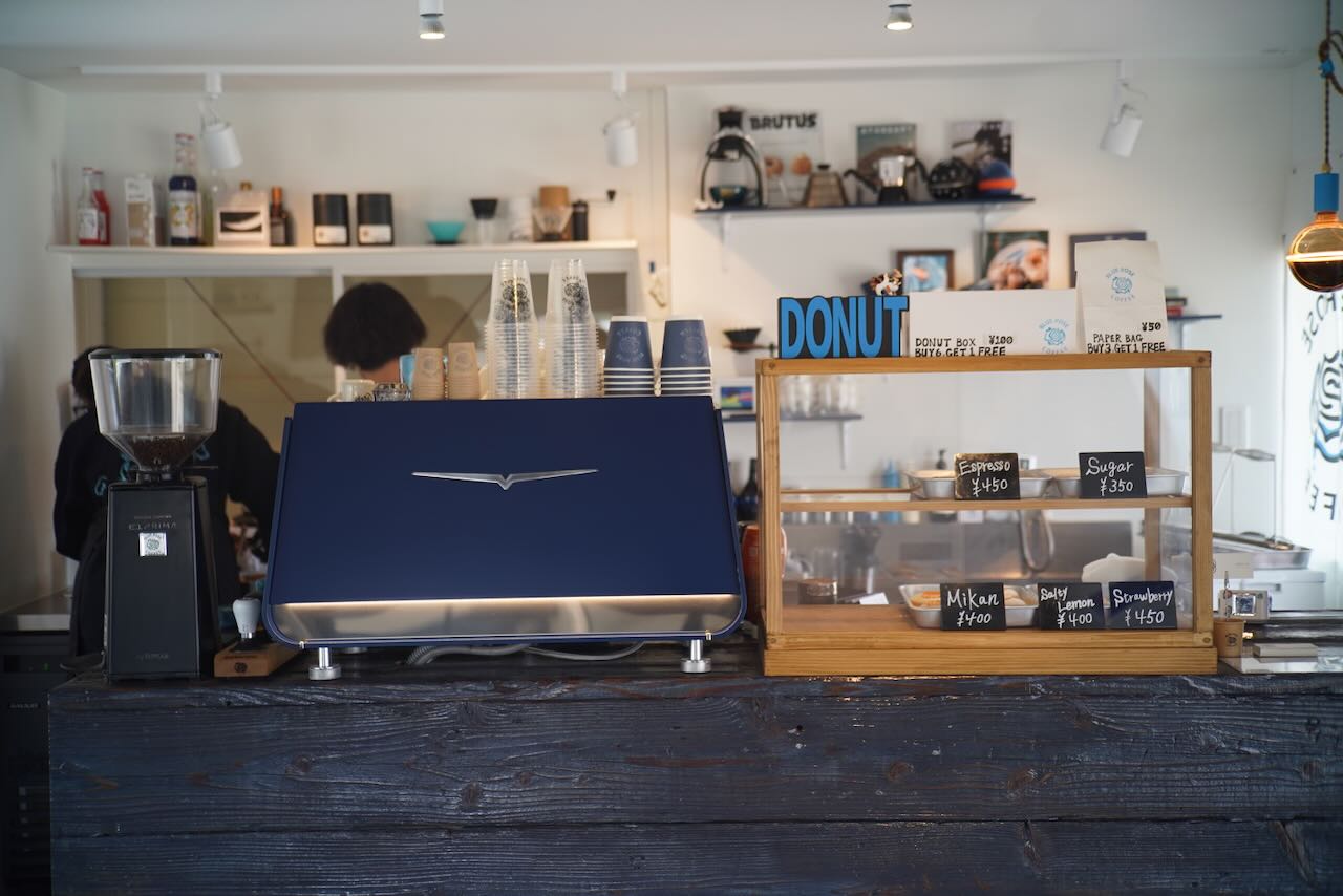 BLUE ROSE COFFEE　カフェ　しまなみ海道　ドーナツ　店内　コーヒー