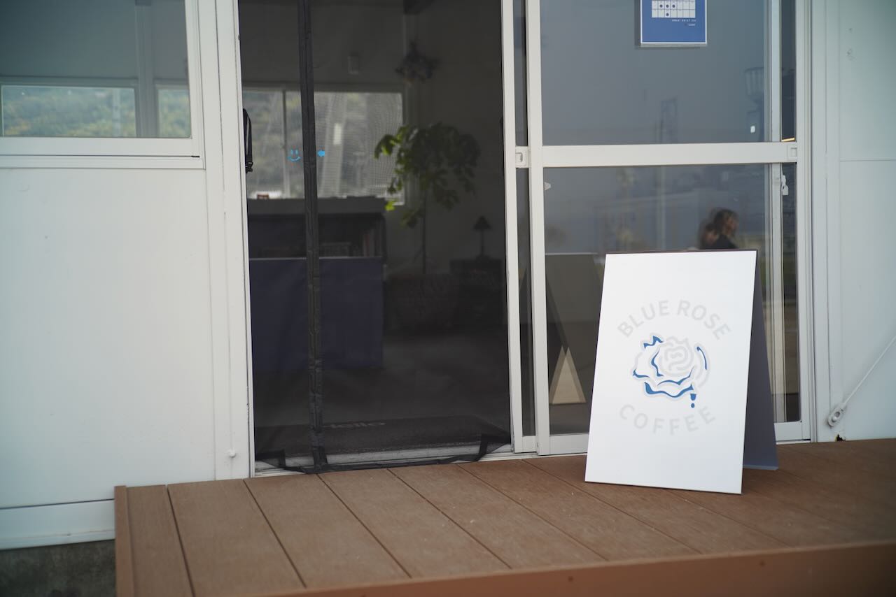 BLUE ROSE COFFEE　カフェ　しまなみ海道　ドーナツ　看板