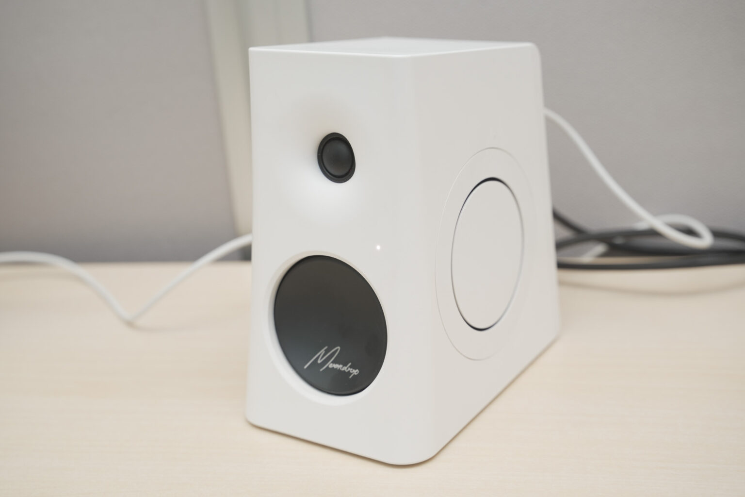 水月雨からアクティブスピーカー。Fosi Audioはスマホ背面に磁石で固定するDACアンプ - AV Watch