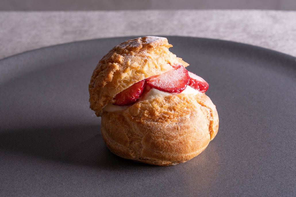 「Bi*fuku Parfait 木津川城山台店」　美水いちごのシュークリームの画像