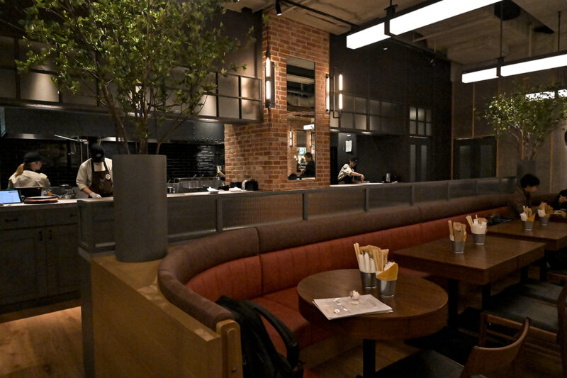 本場ドイツのビアホールを再現！ホフブロイ トウキョウ 新宿店開業