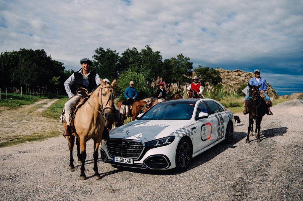 【140年、140カ所】新型「メルセデス・ベンツ Sクラス」によるグローバルジャーニー　その7　アルゼンチンの広大な草原「パンパ」を走る（AutoBild Japan） | 自動車情報・ニュース