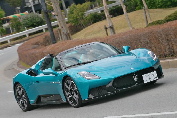 マセラティ/MC プーラ チェロ|バタフライドアと自動開閉式タルガルーフを採用。メイド・イン・イタリアにこだわったスーパースポーツ【石川真禧照の名車を利く】 | サライ.jp|小学館の雑誌『サライ』公式サイト マセラティ/MC プーラ チェロ|バタフライドアと自動開閉式タルガルーフを採用。メイド・イン・イタリアにこだわったスーパースポーツ【石川真禧照の名車を利く】 | サライ.jp|小学館の雑誌『サライ』公式サイト