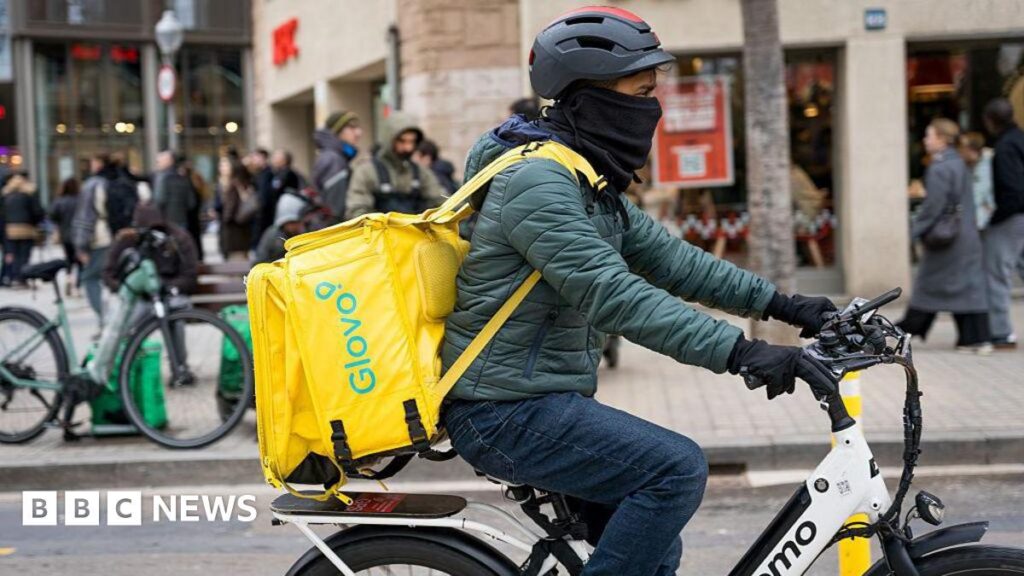 スペイン、約50万人の不法移民に法的地位を与える計画を承認