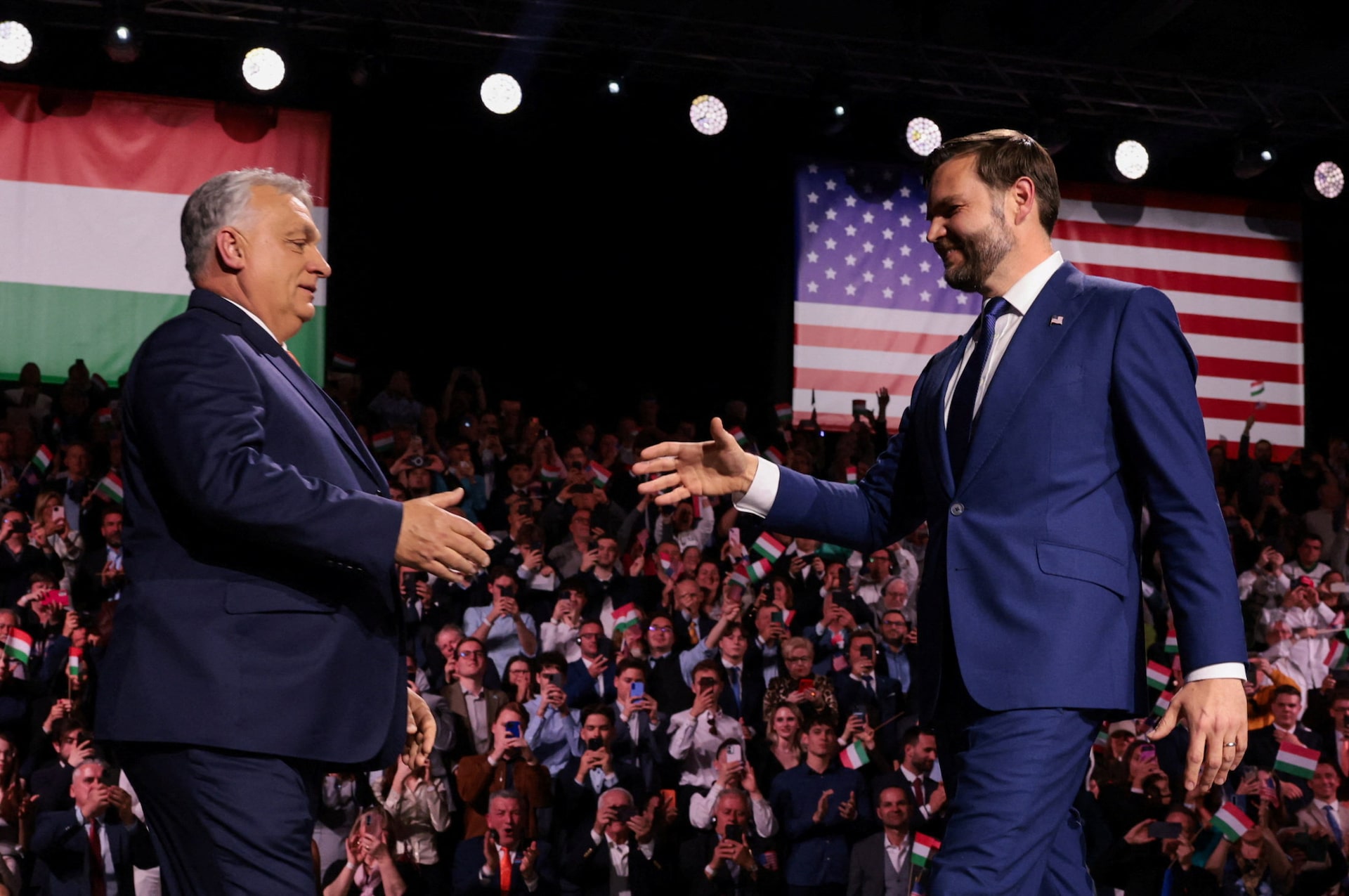 与党劣勢のハンガリー議会選、EUが「干渉」=米副大統領