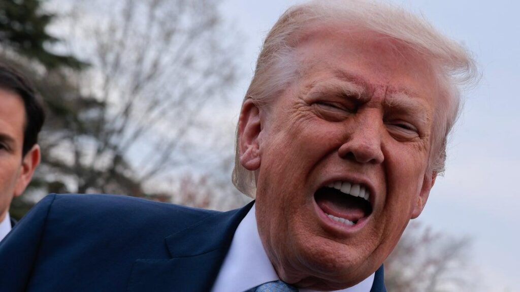 伝えられるところによると、トランプ大統領は国家最高の軍事的名誉を自分自身のために望んでいる